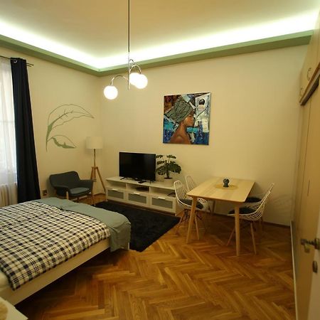 Castle Courtyard Hideaway Apartamento Budapeste Exterior foto