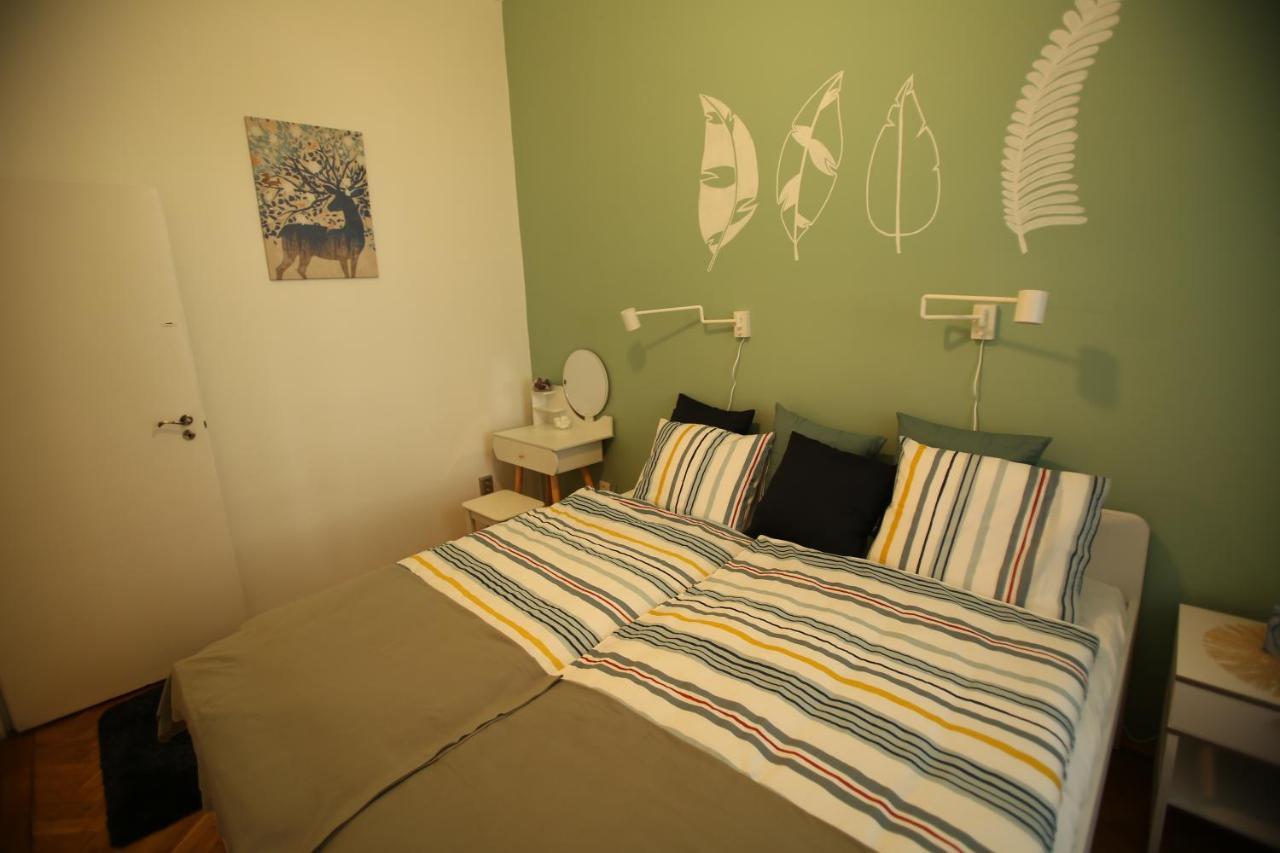 Castle Courtyard Hideaway Apartamento Budapeste Exterior foto