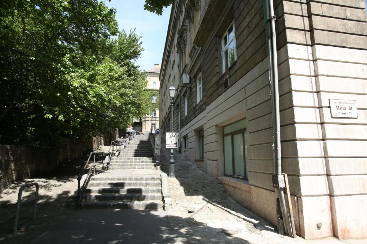 Castle Courtyard Hideaway Apartamento Budapeste Exterior foto