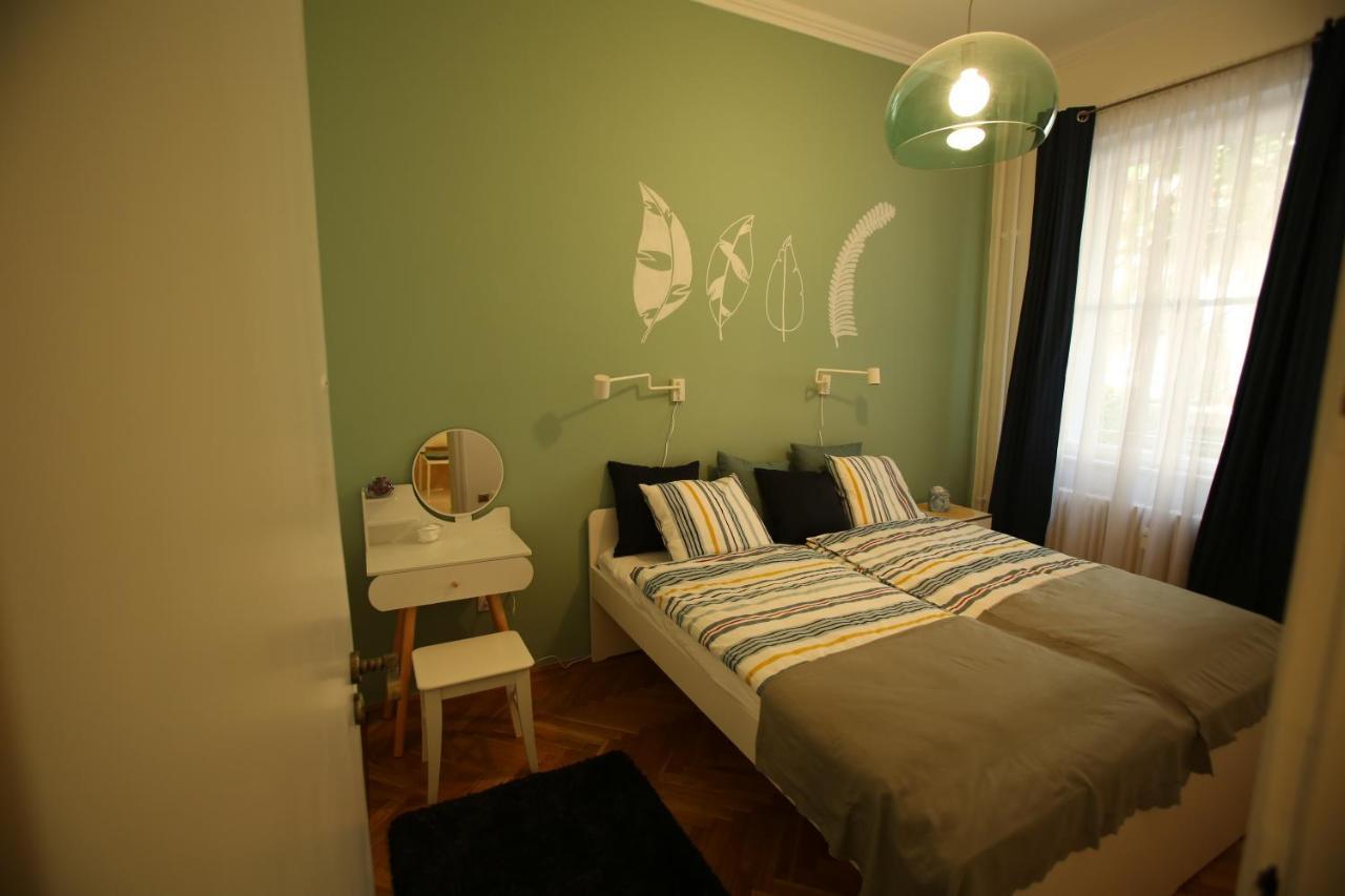 Castle Courtyard Hideaway Apartamento Budapeste Exterior foto