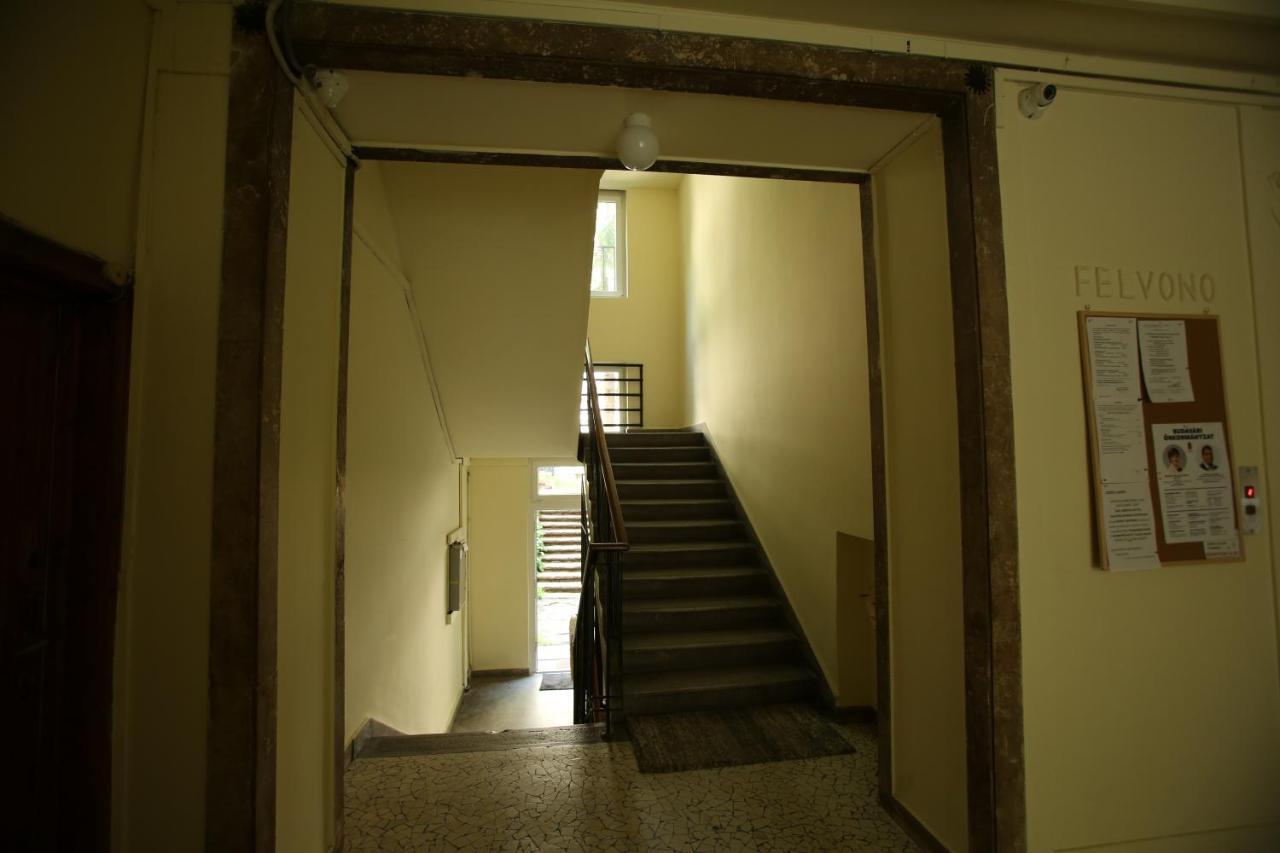Castle Courtyard Hideaway Apartamento Budapeste Exterior foto