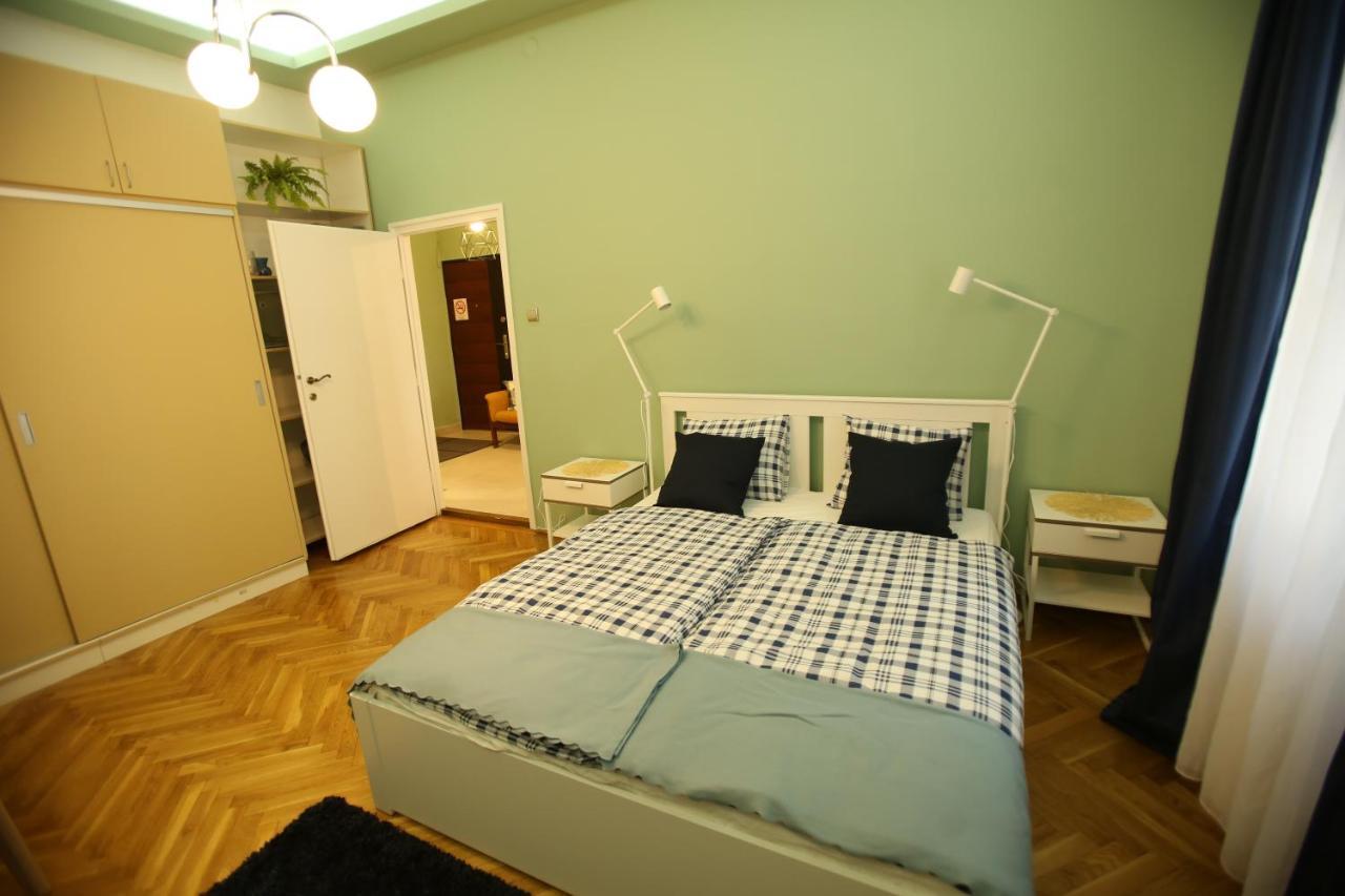 Castle Courtyard Hideaway Apartamento Budapeste Exterior foto