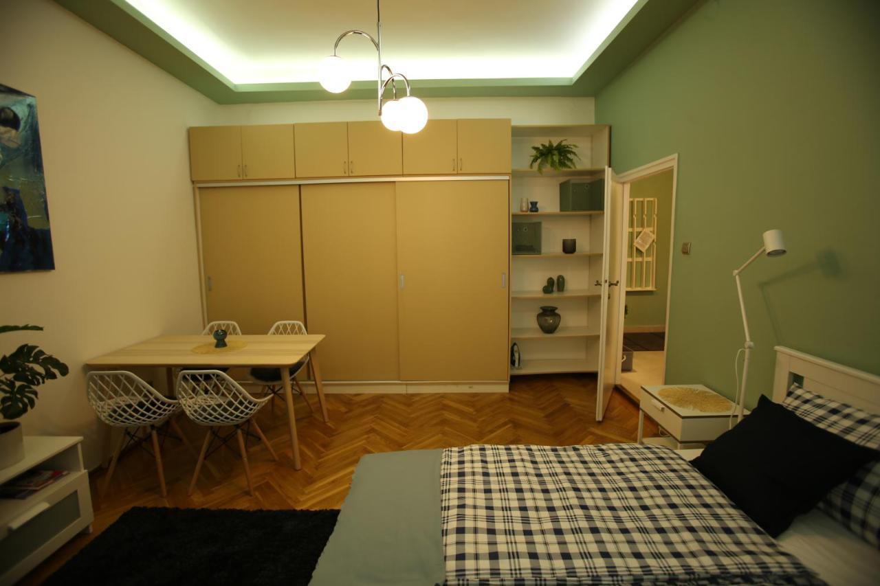 Castle Courtyard Hideaway Apartamento Budapeste Exterior foto